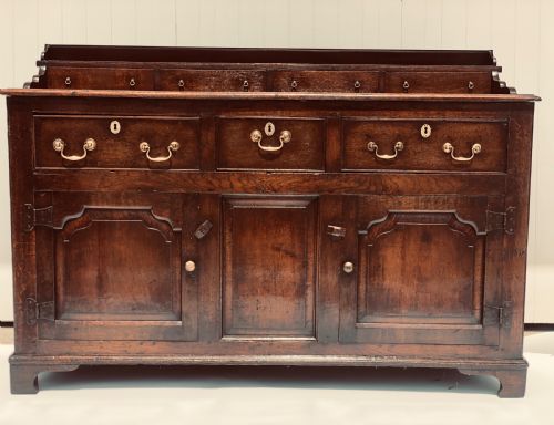 Early 18th Century Oak Welsh Dresser Base C.1700