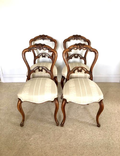 Fine Quality Set of Four Victorian Carved Walnut Dining Chairs