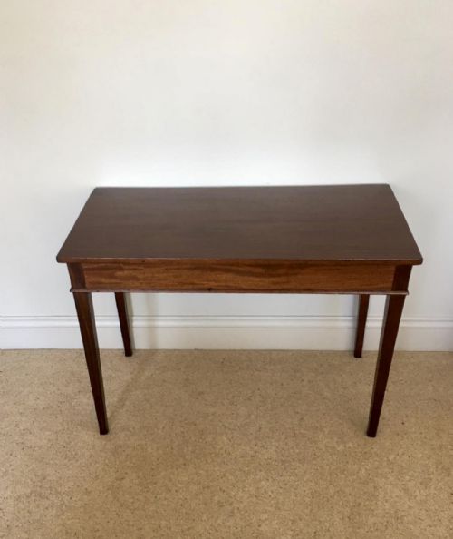 Antique 18th Century George III Mahogany Side/lamp Table
