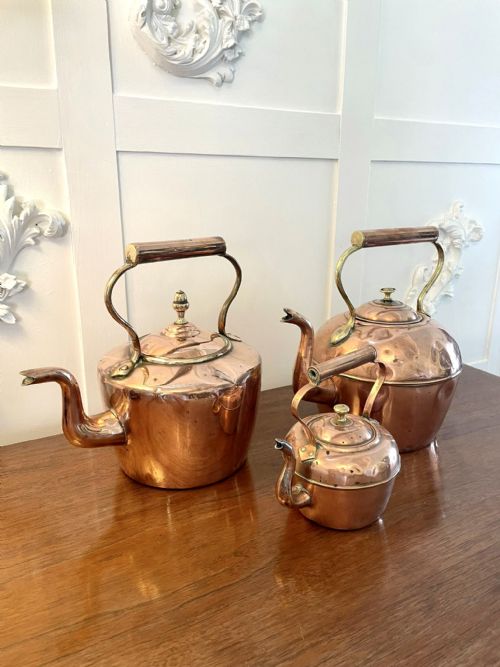 ANTIQUE COLLECTION OF THREE COPPER KETTLES - ADDITIONAL PHOTO 4