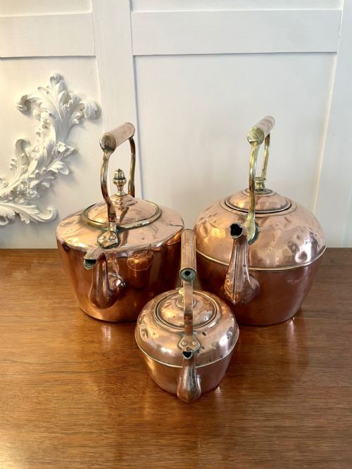 ANTIQUE COLLECTION OF THREE COPPER KETTLES - ADDITIONAL PHOTO 6