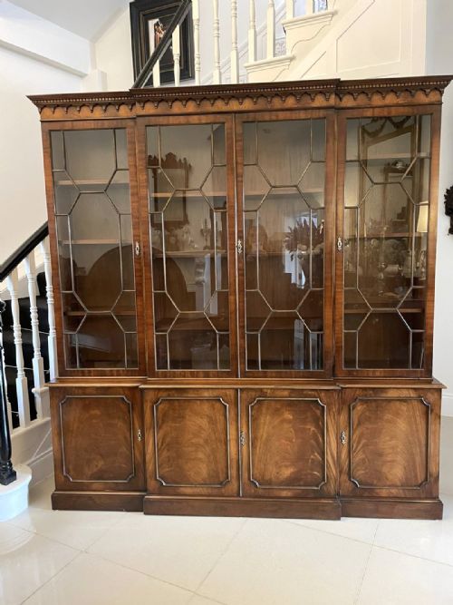 Quality Figured Mahogany Hepplewhite Style Breakfront Bookcase