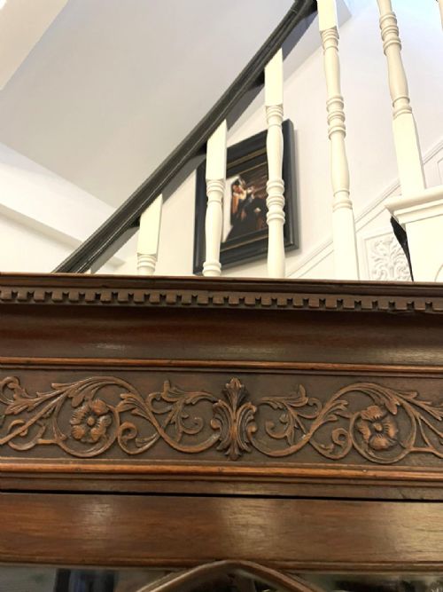 ANTIQUE MAHOGANY ASTRAGAL GLAZED CARVED CORNER CABINET - ADDITIONAL PHOTO 9