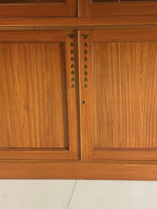 LARGE QUALITY SATINWOOD ASTRAL GLAZED BREAKFRONT DISPLAY CABINET WITH ORIGINAL PAINTED DECORATION - ADDITIONAL PHOTO 11