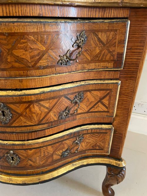 ANTIQUE 18TH CENTURY QUALITY PARQUETRY INLAID SERPENTINE SHAPED MARBLE TOP COMMODE CHEST - ADDITIONAL PHOTO 5