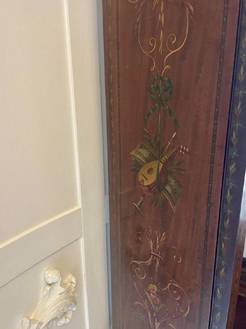 ANTIQUE VICTORIAN QUALITY MAHOGANY DISPLAY CABINET WITH ORIGINAL PAINTED DECORATION - ADDITIONAL PHOTO 9