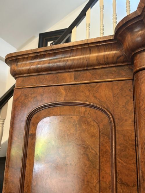 OUTSTANDING QUALITY LARGE ANTIQUE VICTORIAN BURR WALNUT 3 DOOR WARDROBE - ADDITIONAL PHOTO 1