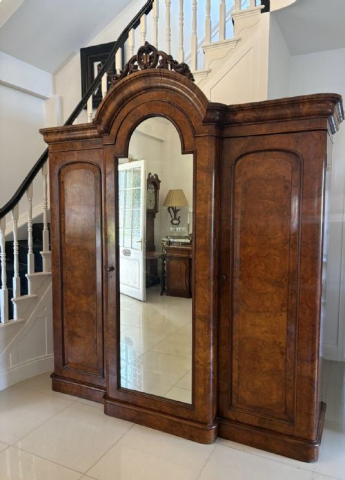 OUTSTANDING QUALITY LARGE ANTIQUE VICTORIAN BURR WALNUT 3 DOOR WARDROBE - ADDITIONAL PHOTO 4