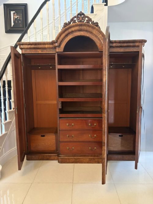 OUTSTANDING QUALITY LARGE ANTIQUE VICTORIAN BURR WALNUT 3 DOOR WARDROBE - ADDITIONAL PHOTO 9