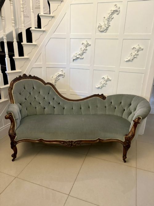 Outstanding Quality Antique Victorian Carved Walnut Chaise Lounge
