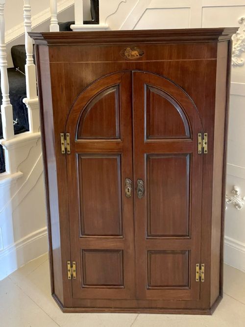 Fine Quality George III Antique Mahogany Hanging Corner Cabinet