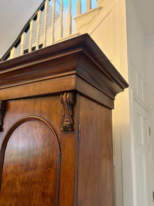 ANTIQUE VICTORIAN QUALITY FIGURED MAHOGANY THREE DOOR WARDROBE - ADDITIONAL PHOTO 3