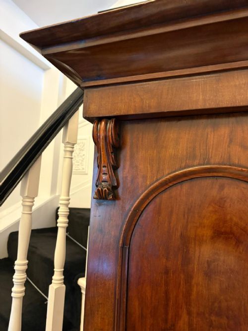 ANTIQUE VICTORIAN QUALITY FIGURED MAHOGANY THREE DOOR WARDROBE - ADDITIONAL PHOTO 5