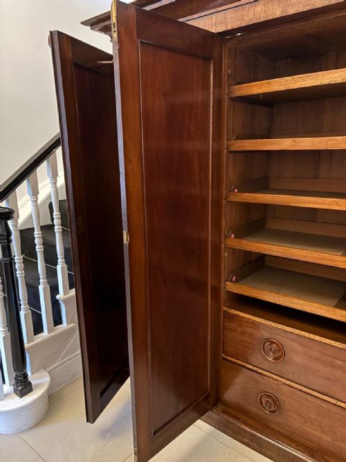 ANTIQUE VICTORIAN QUALITY FIGURED MAHOGANY THREE DOOR WARDROBE - ADDITIONAL PHOTO 8