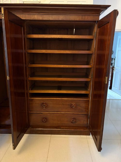ANTIQUE VICTORIAN QUALITY FIGURED MAHOGANY THREE DOOR WARDROBE - ADDITIONAL PHOTO 9