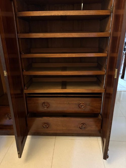 ANTIQUE VICTORIAN QUALITY FIGURED MAHOGANY THREE DOOR WARDROBE - ADDITIONAL PHOTO 10