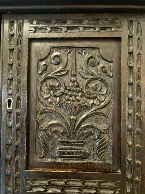 LARGE ANTIQUE VICTORIAN CARVED OAK SIDE CABINET - ADDITIONAL PHOTO 4