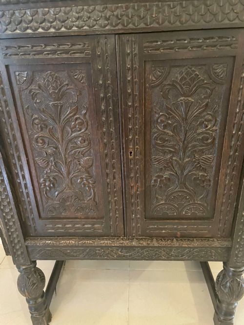 LARGE ANTIQUE VICTORIAN CARVED OAK SIDE CABINET - ADDITIONAL PHOTO 6