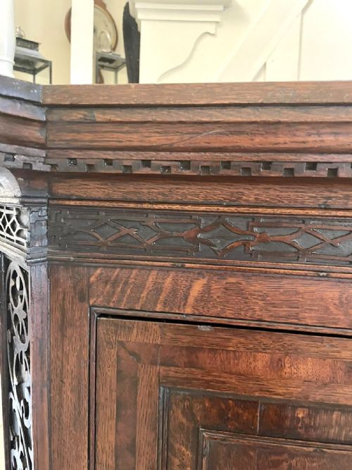 OUTSTANDING ANTIQUE GEORGE III QUALITY OAK INLAID HANGING CORNER CABINET - ADDITIONAL PHOTO 1