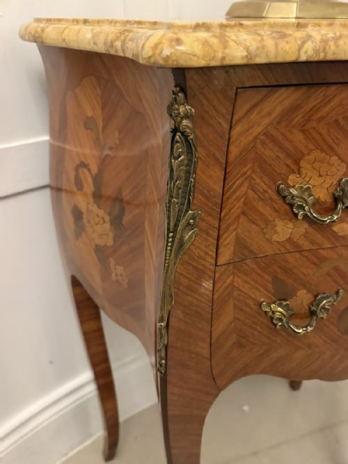 ANTIQUE QUALITY PAIR OF FRENCH LOUIS XV STYLE MARQUETRY BEDSIDE CABINETS - ADDITIONAL PHOTO 3