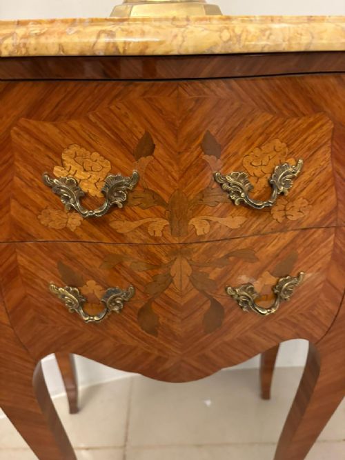 ANTIQUE QUALITY PAIR OF FRENCH LOUIS XV STYLE MARQUETRY BEDSIDE CABINETS - ADDITIONAL PHOTO 8