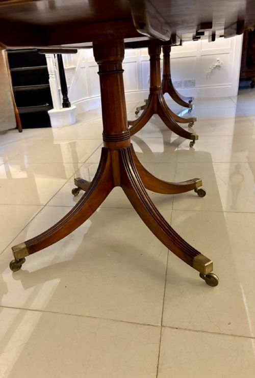 ANTIQUE FIGURED MAHOGANY QUALITY THREEPILLAR 1618 SEATER EXTENDING DINING TABLE - ADDITIONAL PHOTO 4