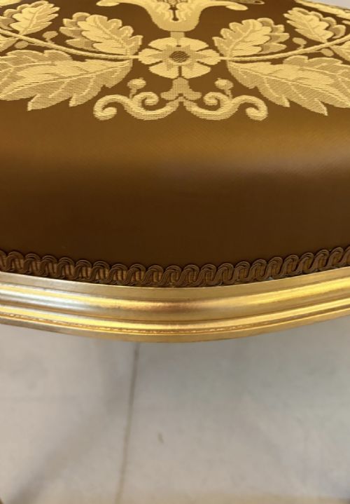 LARGE RARE SUITE OF 42 MATCHING LOUIS XVI STYLE GILTWOOD DINING CHAIRS WITH SILK DAMASK UPHOLSTERY - ADDITIONAL PHOTO 15
