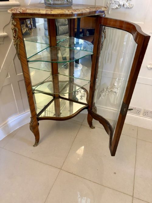 ANTIQUE EXCEPTIONAL FRENCH KINGWOOD SERPENTINE CORNER DISPLAY CABINET WITH MARBLE TOP AND ORMOLU MOUNTS - ADDITIONAL PHOTO 7