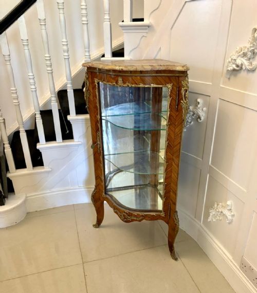 ANTIQUE EXCEPTIONAL FRENCH KINGWOOD SERPENTINE CORNER DISPLAY CABINET WITH MARBLE TOP AND ORMOLU MOUNTS - ADDITIONAL PHOTO 11