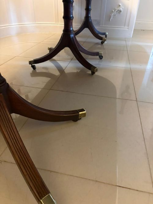 ANTIQUE GEORGIAN MAHOGANY TRIPLE PILLAR DINING TABLE 1214 SEATER EXTENDING WITH TWO LEAVES - ADDITIONAL PHOTO 3