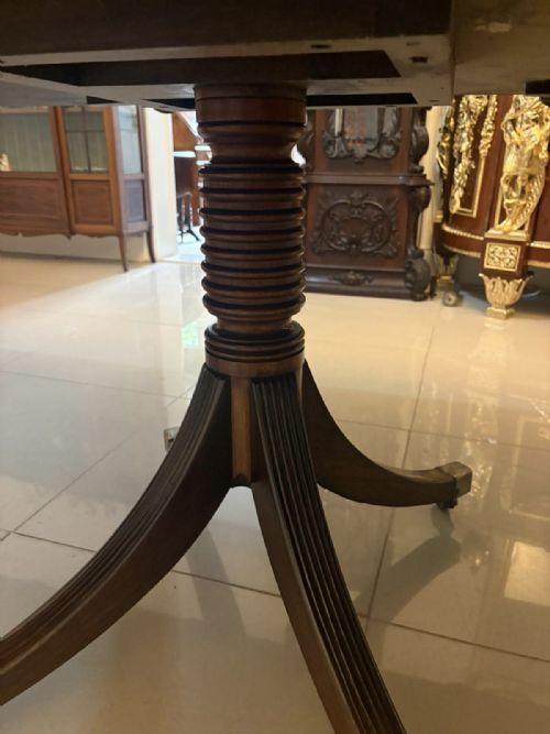 ANTIQUE GEORGIAN FIGURED MAHOGANY 3 PILLAR EXTENDING DINING TABLE CIRCA 1800 12 SEATER - ADDITIONAL PHOTO 8