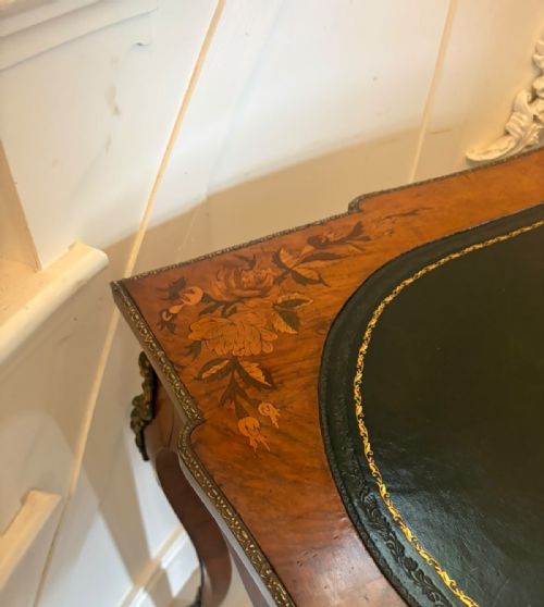 ANTIQUE FRENCH WALNUT MARQUETRY INLAID FREESTANDING WRITING DESK BUREAU PLAT LEATHER TOP - ADDITIONAL PHOTO 7