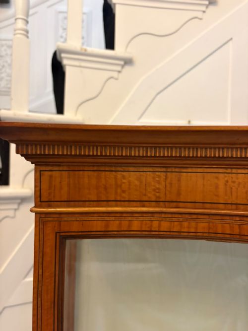 ANTIQUE VICTORIAN SATINWOOD INLAID BOW FRONT DISPLAY CABINET - ADDITIONAL PHOTO 9