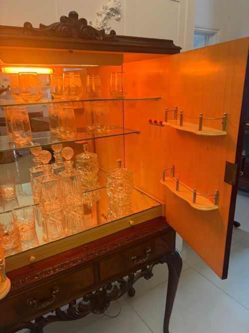 ANTIQUE FIGURED MAHOGANY ILLUMINATED COCKTAIL DRINKS CABINET ON STAND - ADDITIONAL PHOTO 9