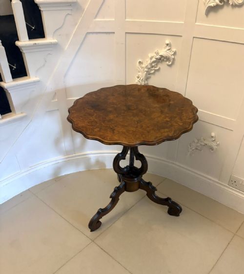 ANTIQUE VICTORIAN BURR WALNUT SCALLOPED LAMP SIDE TABLE