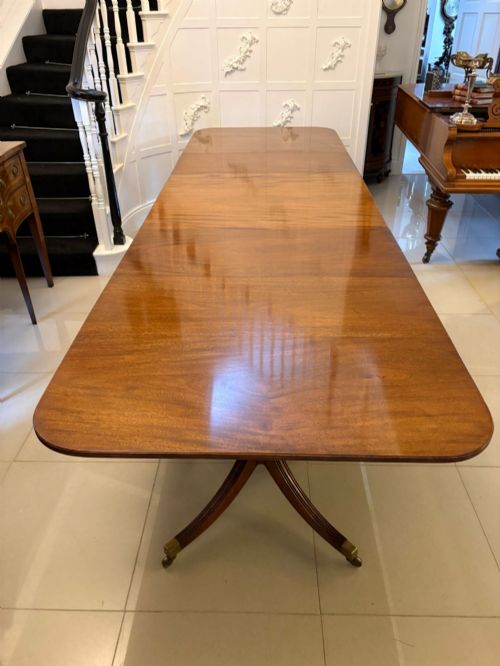 Antique Figured Mahogany Quality Three-Pillar 16–18 Seater Extending Dining Table