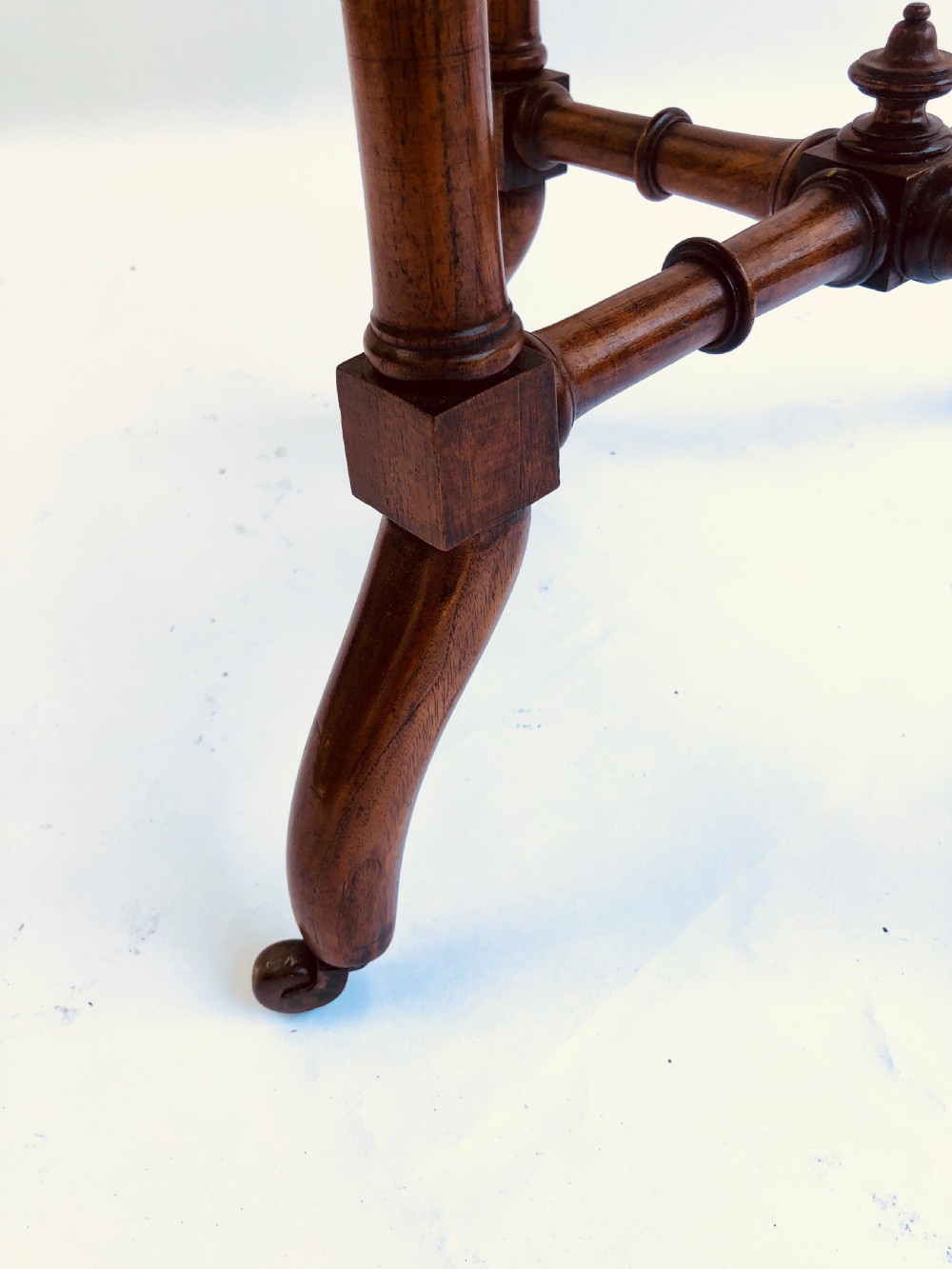 Quality Antique Mahogany Lamp/Side Table View VII