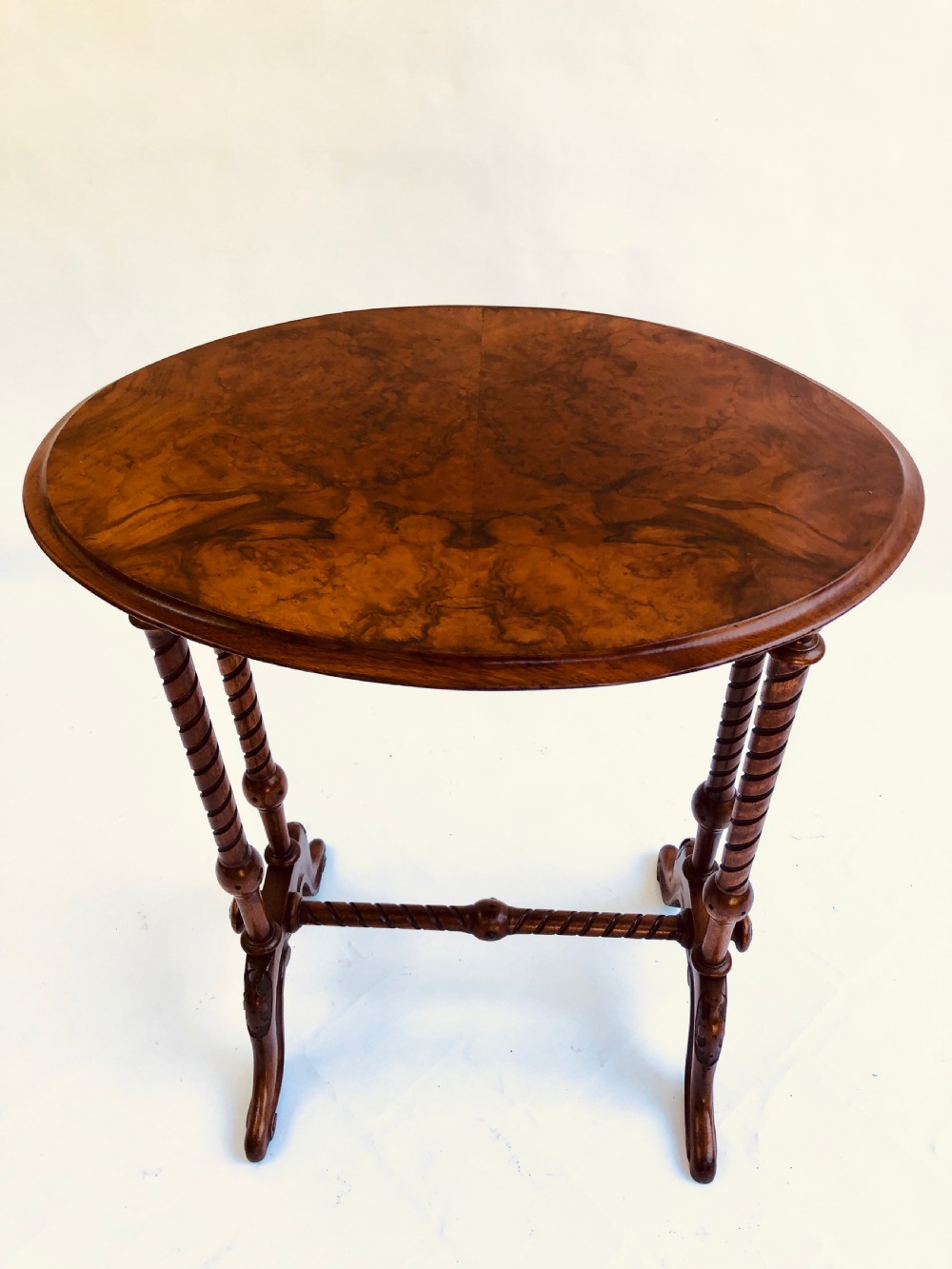 Quality Victorian Burr Walnut Oval Lamp/Side Table