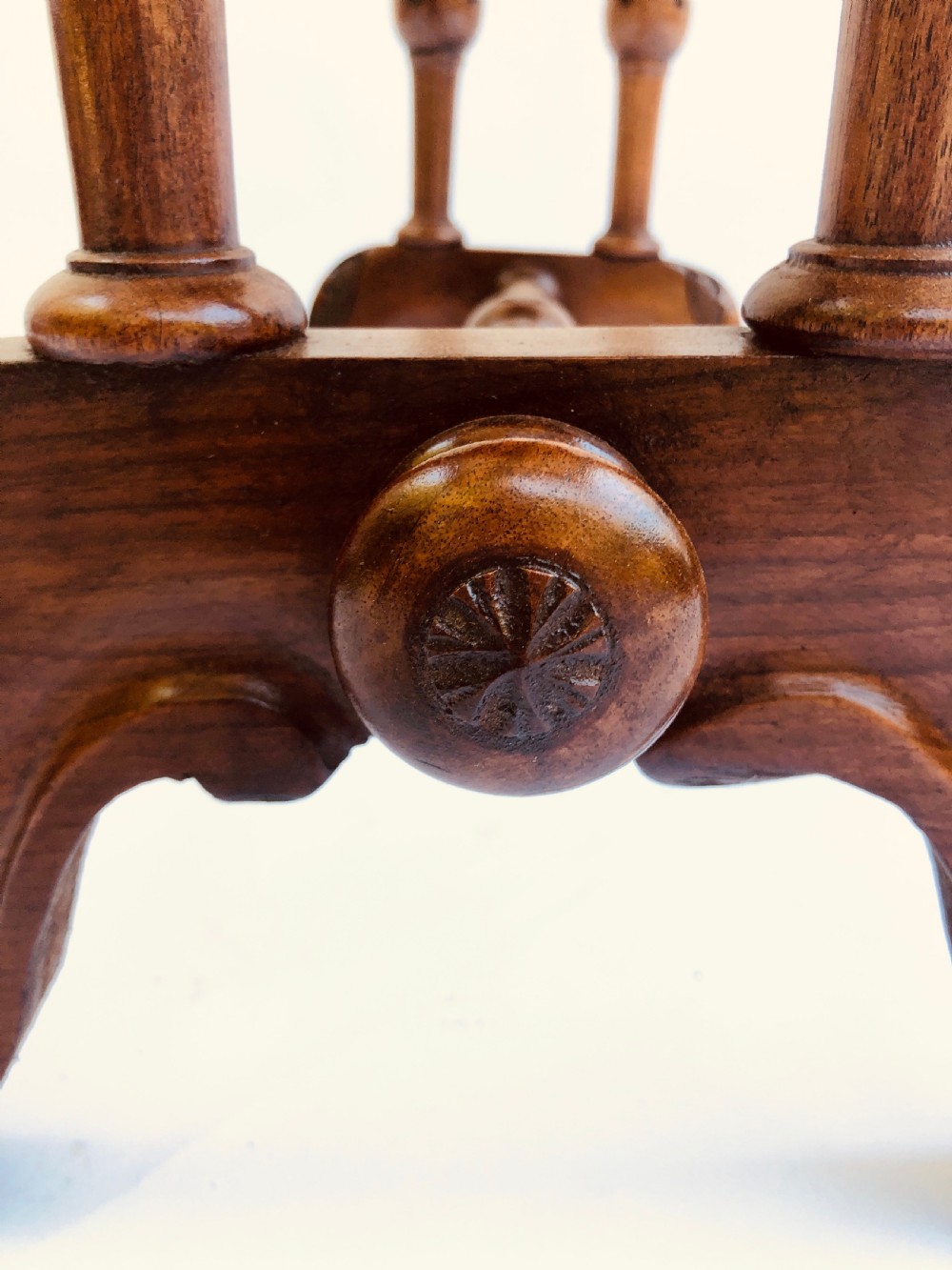 Quality Victorian Burr Walnut Oval Lamp/Side Table View IX