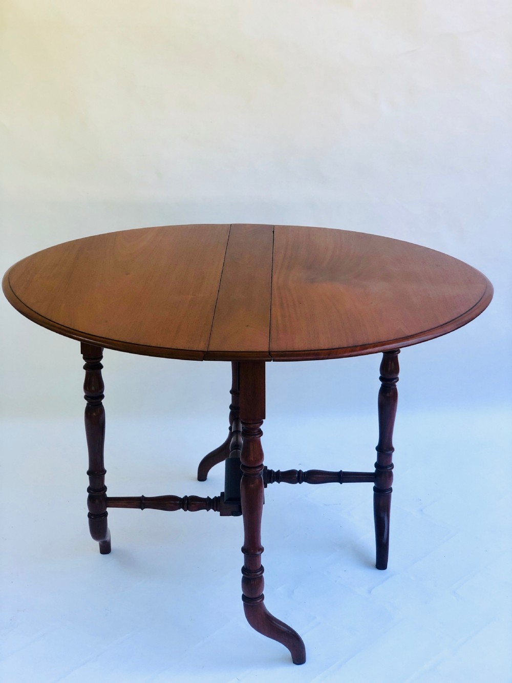 Quality Antique Mahogany Sutherland Table