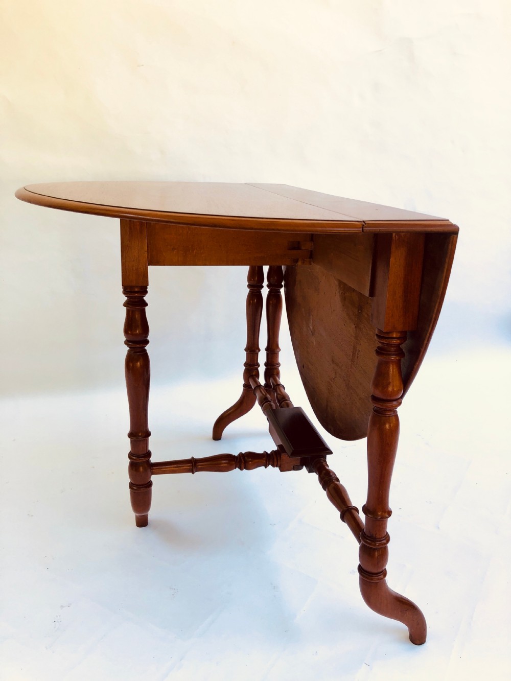 Quality Antique Mahogany Sutherland Table View III