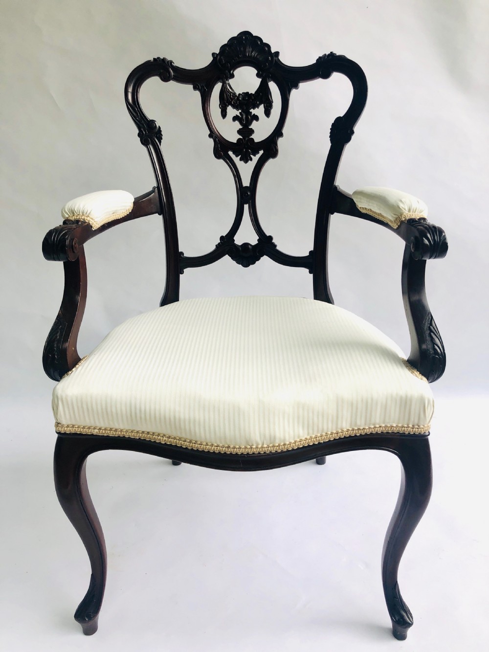 Quality Victorian Mahogany Carved Elbow Chair
