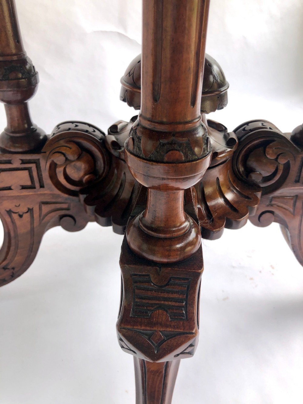 Fine Quality Antique Burr Walnut Oval Centre Table View VIII