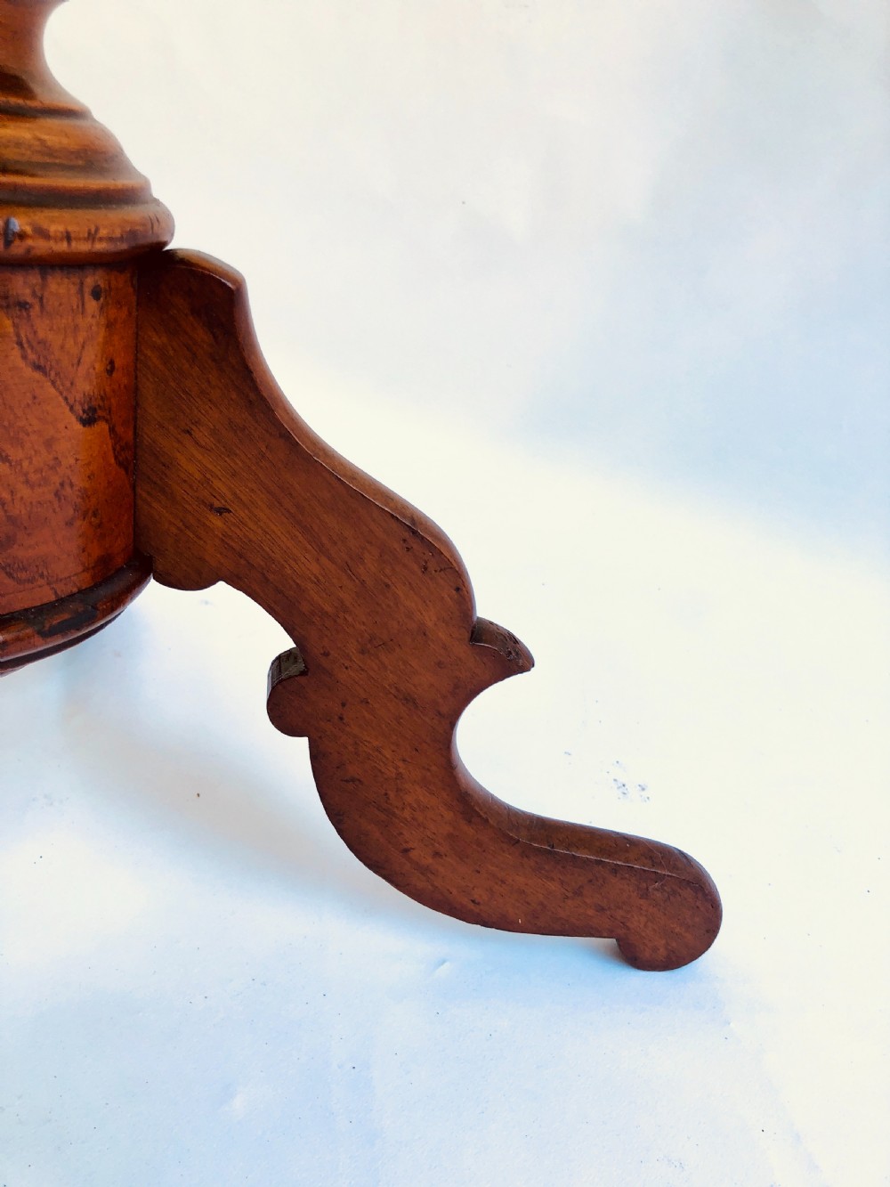 Quality Shaped Antique Mahogany Lamp/Side Table View VIII