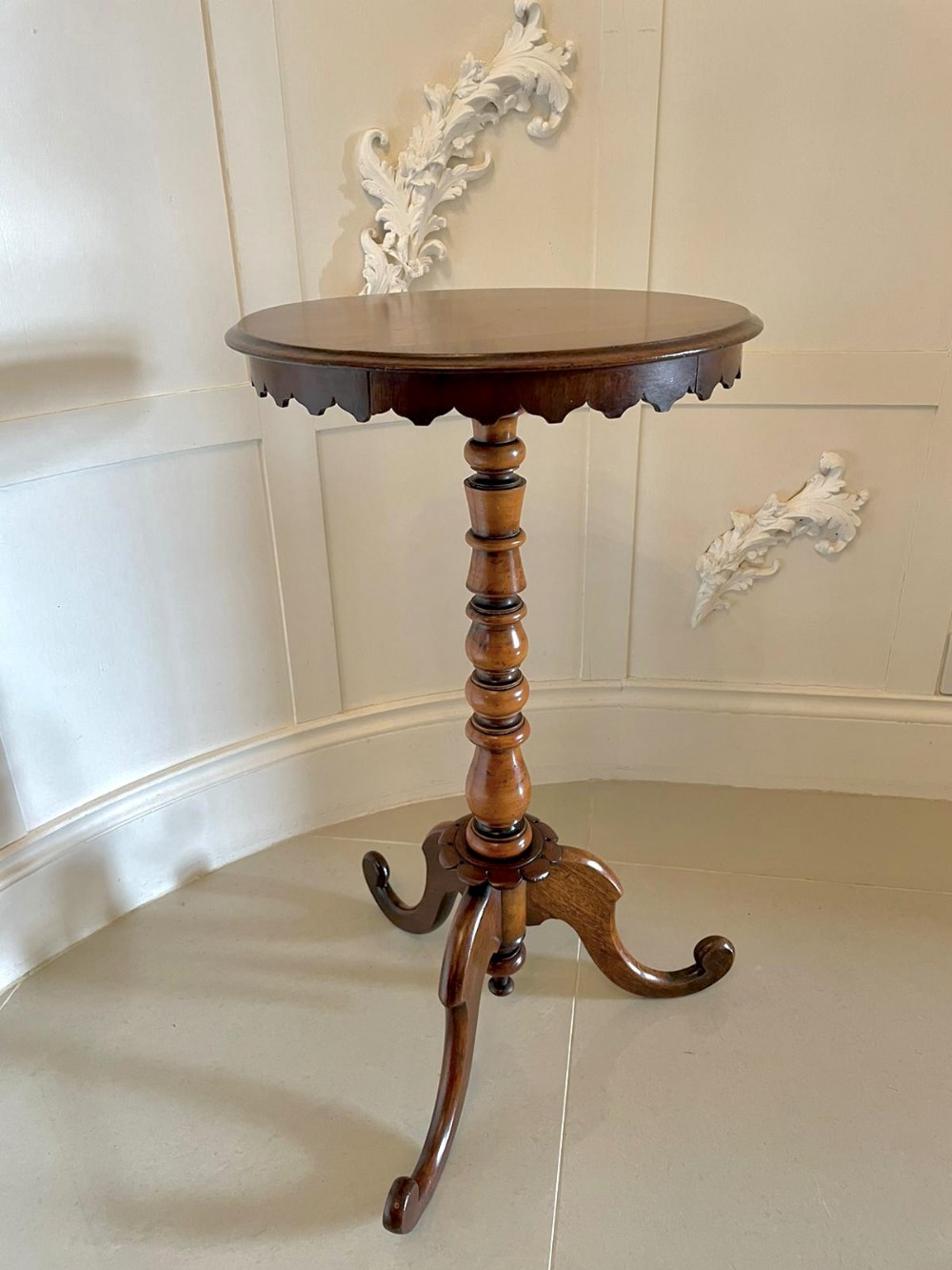 Quality Victorian Mahogany Round Lamp Table