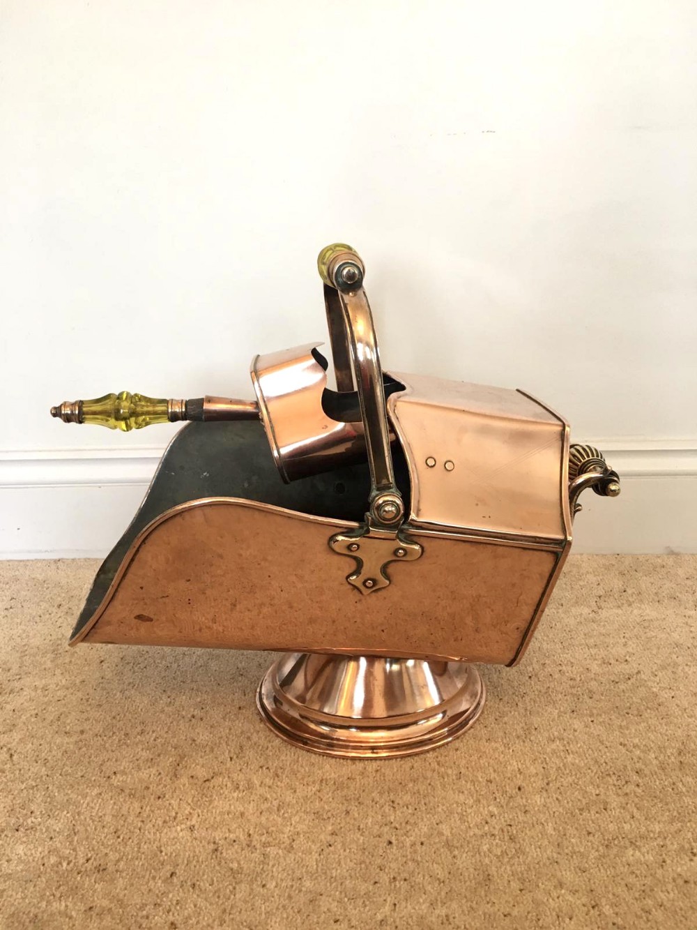 Quality George III antique copper coal scuttle