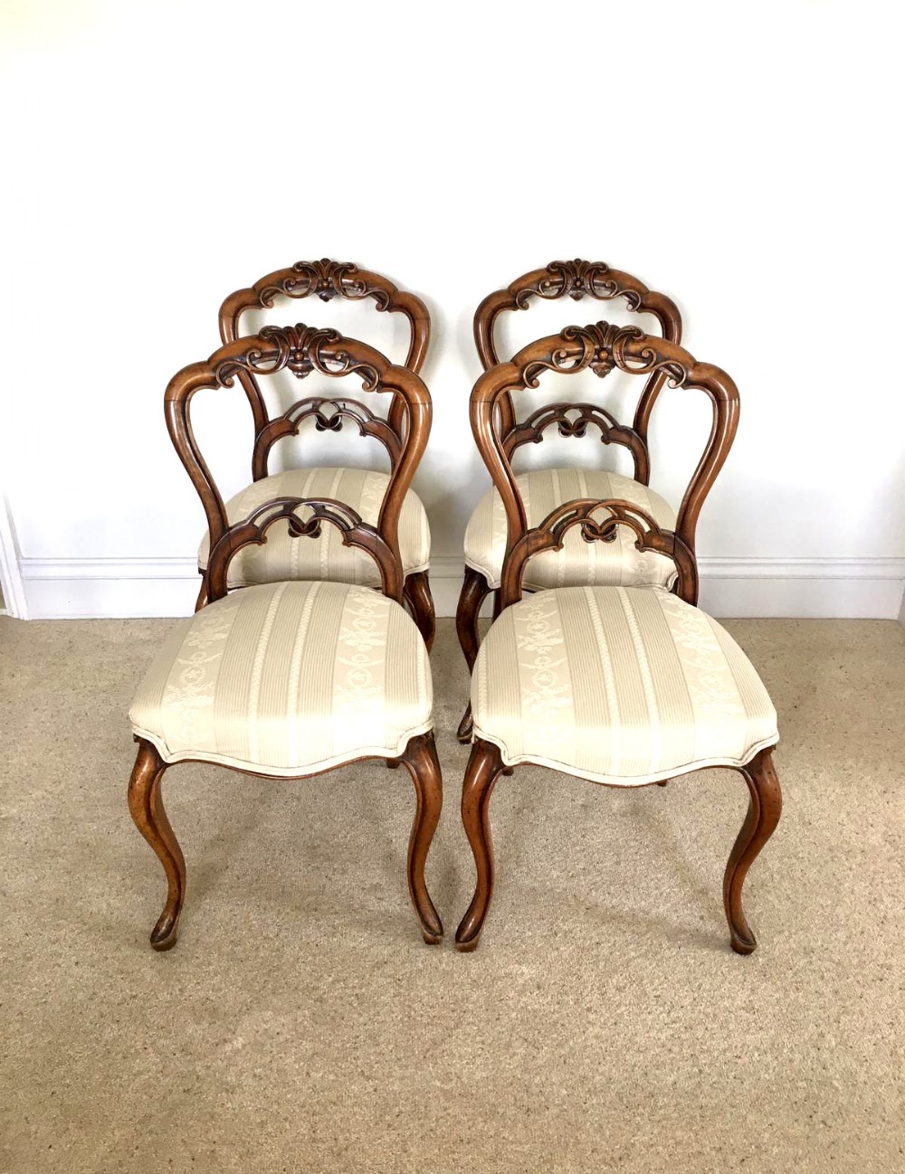 Fine Quality Set of Four Victorian Carved Walnut Dining Chairs