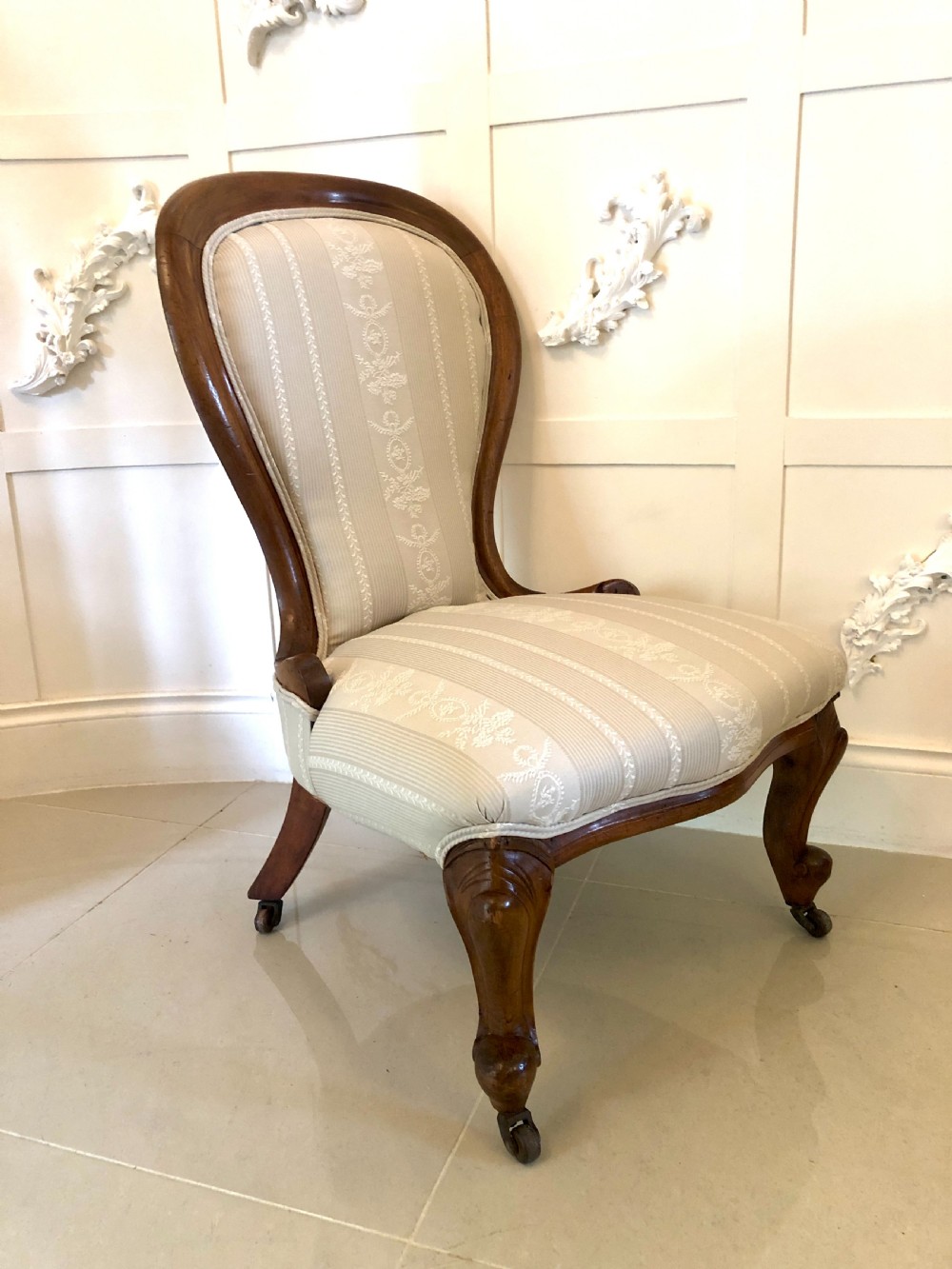 Antique Victorian Walnut Spoon Back Ladies Chair