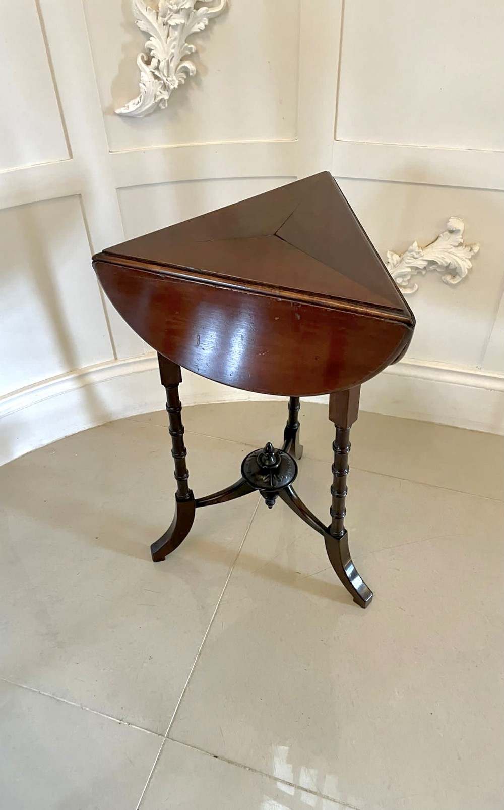 Quality Small Antique Victorian Mahogany Drop Leaf Lamp Table 
