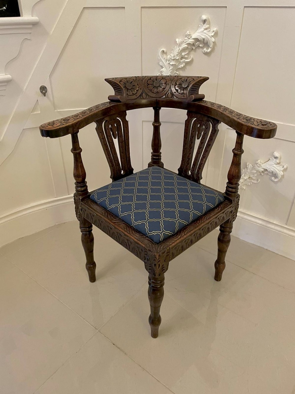  Superb Quality Antique George III Carved Oak Corner Chair 
